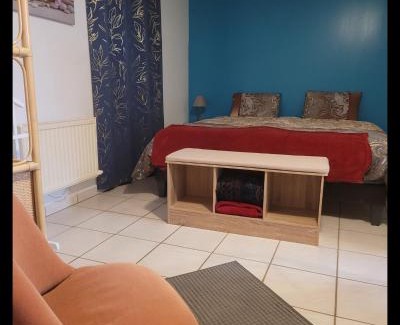 Yevres House | À la campagne, studio 25m2-pour 2 personnes, calme, wifi, jardin, parking