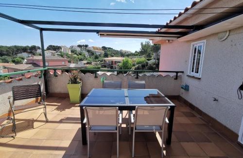 Llanca Apartment | Ático con vistas panorámicas de Llançà y piscina - ES-89-111