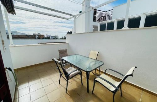 Conil de la Frontera City Center Apartment | Ático Premium Conil con 2 terrazas, parking, piscina, Aire Ac y WIFI -SOLO FAMILIAS Y PAREJAS-