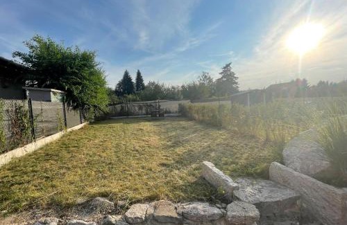 Zernovka Apartment | Útulný podkrovní ateliér se zahradou