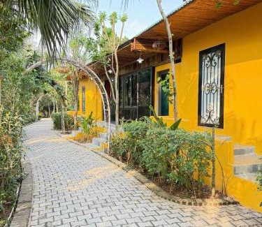 Thach That Resort | Đầm Sen Homestay Retreat