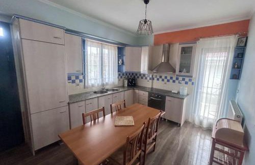 Karvelas House | Κυδωνιά Μάνη