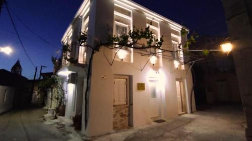 Ano Volimes Apartment | Ξενώνας "Alexandra's Coffee House"