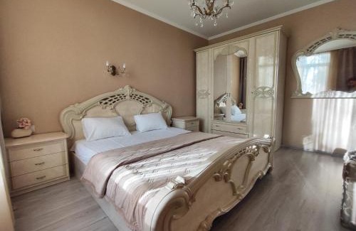 Desnyans'kyi District Apartment | Двокімнатна , Троєщина, район 2, ТЦ район