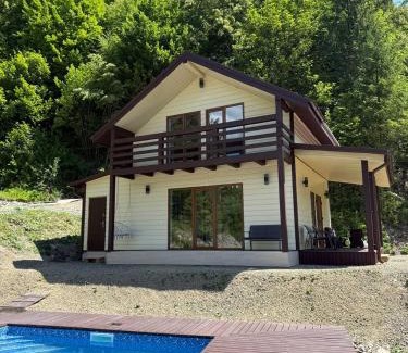 Roztoky Villa | Джерело