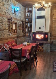 Leshten House | Капсъзовата къща