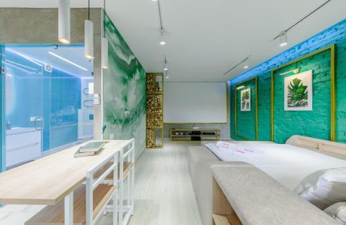 Petropavlovsk Apartment | Квартира-студия c домашним кинотеатром Ocean