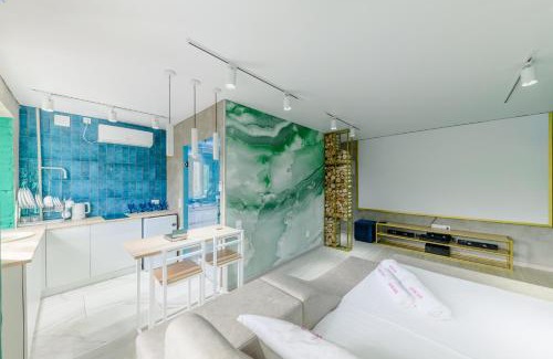 Petropavlovsk Apartment | Квартира-студия c домашним кинотеатром Ocean
