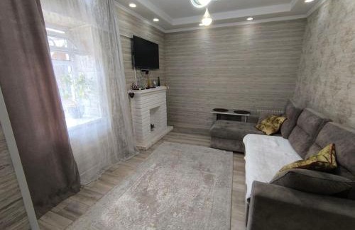Bishkek Apartment | Комфортный дом до 4х человек. Есть парковка на 2 машины, Wi-Fi, TV.