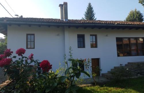 Elena House | Къща за гости Роден край