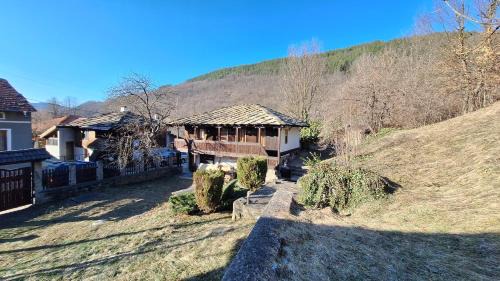 Apriltsi Villa | Къща за гости Хитър Петър
