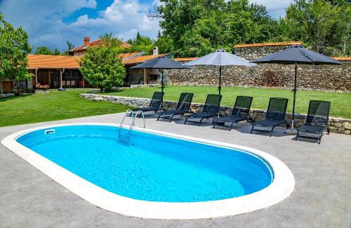 Karlovo Villa | Къща за приятели Недкови