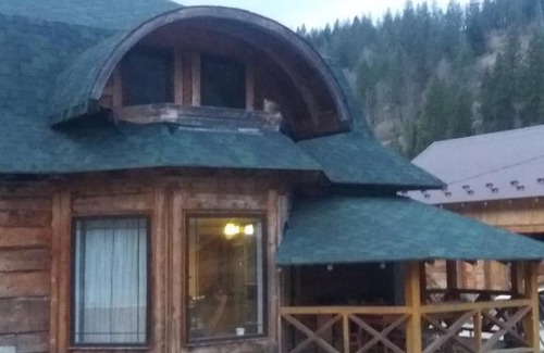 Roztoky House | Мідний чан