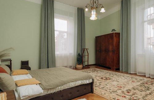 Chernovtsy Apartment | Простора 2-кімн квартира в центрі Чернівців на Турецькій 18 завжди зі світлом