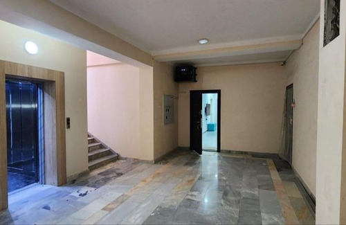 Samarkand Apartment | РОСКОШНОЕ РАЗМЕЩЕНИЕ В 3-КОМНАТНОЙ КВАРТИРЕ В ОХРАНЯЕМОМ РАЙОНЕ НА УДОБНОМ РАССТОЯНИИ ДО Ж/Д ВОКЗАЛА, АЭРОПОРТА И ЦЕНТРА ГОРОДА.