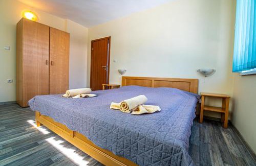 Apriltsi Hotel | Семеен хотел 1876