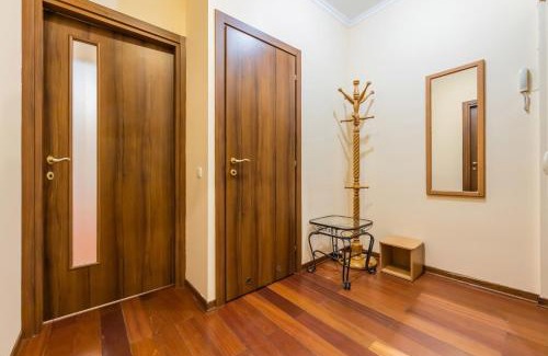 Khreshchatyy Yar Apartment | Трехкомнатная квартира на Крещатике