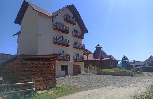 Yablunytsya Hotel | У Павла