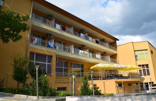 Mineralni Bani Hotel | Хотел "Божур"