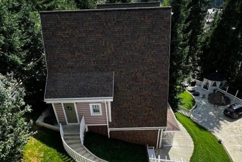 Bukovel Ski Chalet | Цілий триповерховий будинок FREEMAN-3 над річкою з альтанкою та грилем