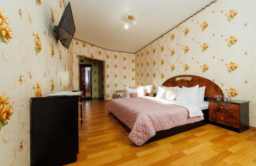 Sukhinovka Apartment | Яскраві квіти мережа квартир Документи для відряджень Безконтактне заселення 24-7