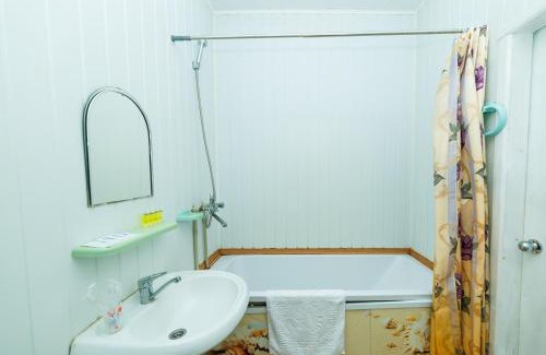 Sukhinovka Apartment | Яскраві квіти мережа квартир Документи для відряджень Безконтактне заселення 24-7
