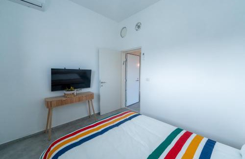 Jisr az-Zarqa Villa | אפשר גם אחרת