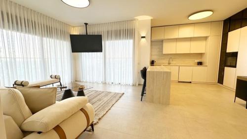 Hadera Apartment | דירת פאר מול חוף הים