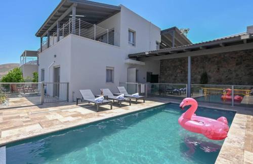 Migdal House | וילה ג'נסיס - וילה מהממת למשפחות עם בריכה פרטית מחוממת ליד הכנרת