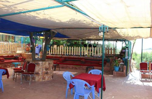 Ajloun House | استراحة ومنتجع قرية الزرب