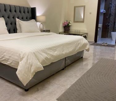 Riyad Al Khabra Apartment | شقة فندقية غرفتين نوم وغرفة معيشة ومدخل خاص وباركنج سيارة