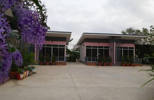 Sattahip Hotel | บ้านสวนนิสา