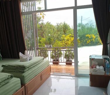 Sattahip Hotel | บ้านสวนนิสา