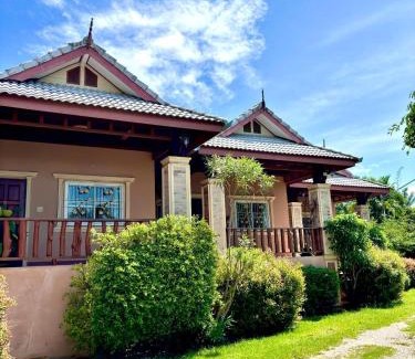 Si Kham Resort | เฮือนฮิมน้ำ รีสอร์ท