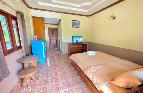 Tha Bo Hotel | โรงแรมแสงทองรีสอร์ท