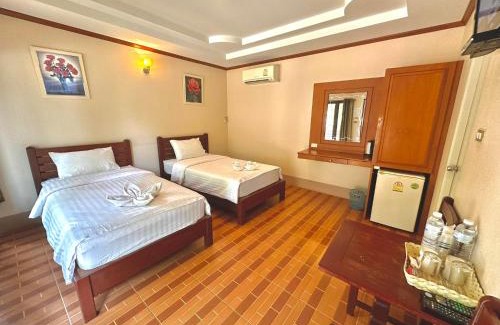 Tha Bo Hotel | โรงแรมแสงทองรีสอร์ท