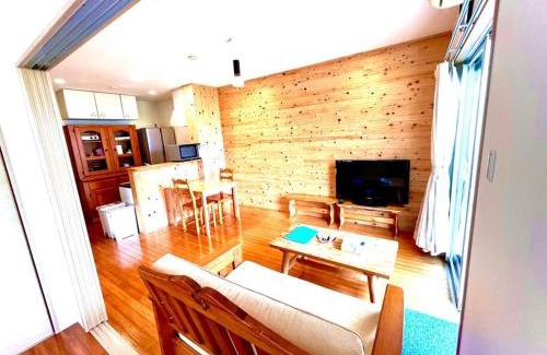 Okinawa Apartment | お子様連れ&動物好き大歓迎！産みたての卵を収穫体験できる宿