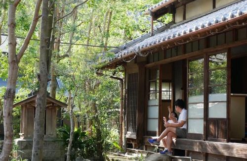 Izunokuni House | ゲストハウス+カフェわ １日１組限定！ 築１００年の農家の古民家で宿泊体験、薪でお風呂沸かせます。焚き火もできます。