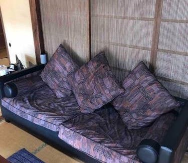 Izunokuni House | ゲストハウス+カフェわ １日１組限定！ 築１００年の農家の古民家で宿泊体験、薪でお風呂沸かせます。焚き火もできます。