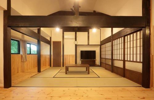 Minamiaso House | 【コテージくぎの】大谷川沿いの露天風呂があるコテージ