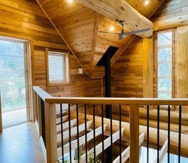 Kitasaku-gun Villa | 一度だけでも体験してほしいイエローシーダーハンドカットカナディアンログハウス