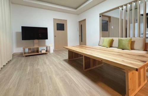 Yuni-cho Apartment | '内装フルリフォーム' HOKKAIDO l 千歳空港まで30分 l 一棟貸し8名迄OK l 白樺 Shirakaba