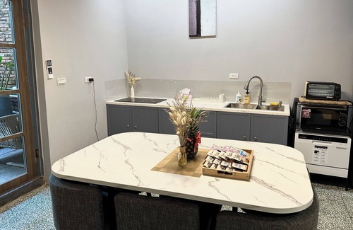 West Central District House | 包棟泳池平房 50坪大空間 可容納10人