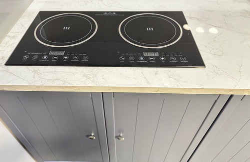 West Central District House | 包棟泳池平房 50坪大空間 可容納10人