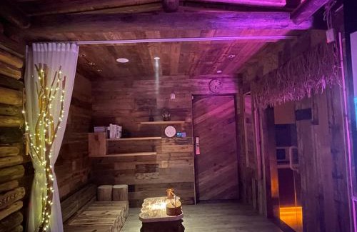 Chongqing University Town Ski Chalet | 哲帆民宿 大学城龙湖u城百年风化老木屋店