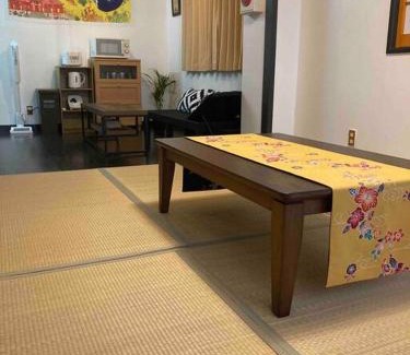 Makishi House | 国際通りの宿 てぃーら