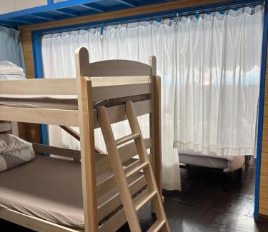 Makishi House | 国際通りの宿 てぃーら
