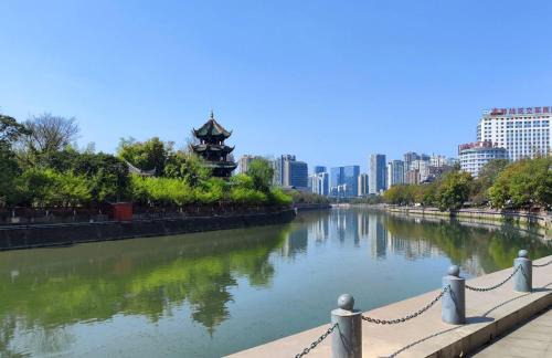 Chengdu City Centre Apartment | 坤舍民宿