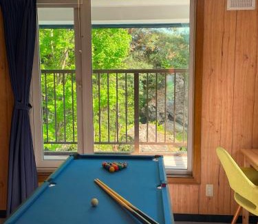 Furano House | 大人数の家族旅行に！BBQ/シアタールーム/カラオケ/日本庭園