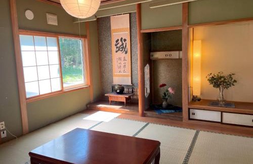 Furano House | 大人数の家族旅行に！BBQ/シアタールーム/カラオケ/日本庭園